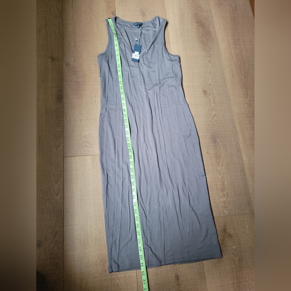 Simple Dress - Picture 5 of 8